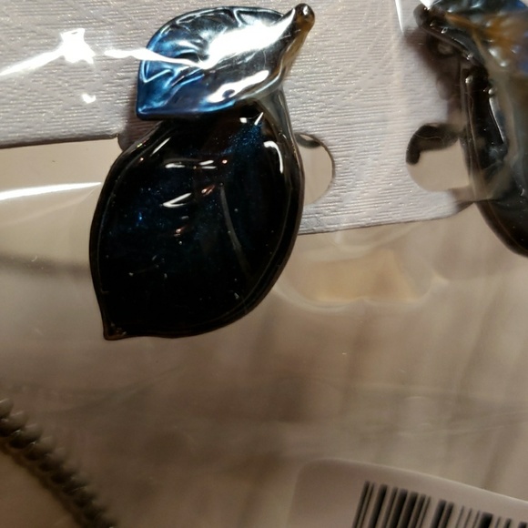 Necklace and earring set - Picture 2 of 3